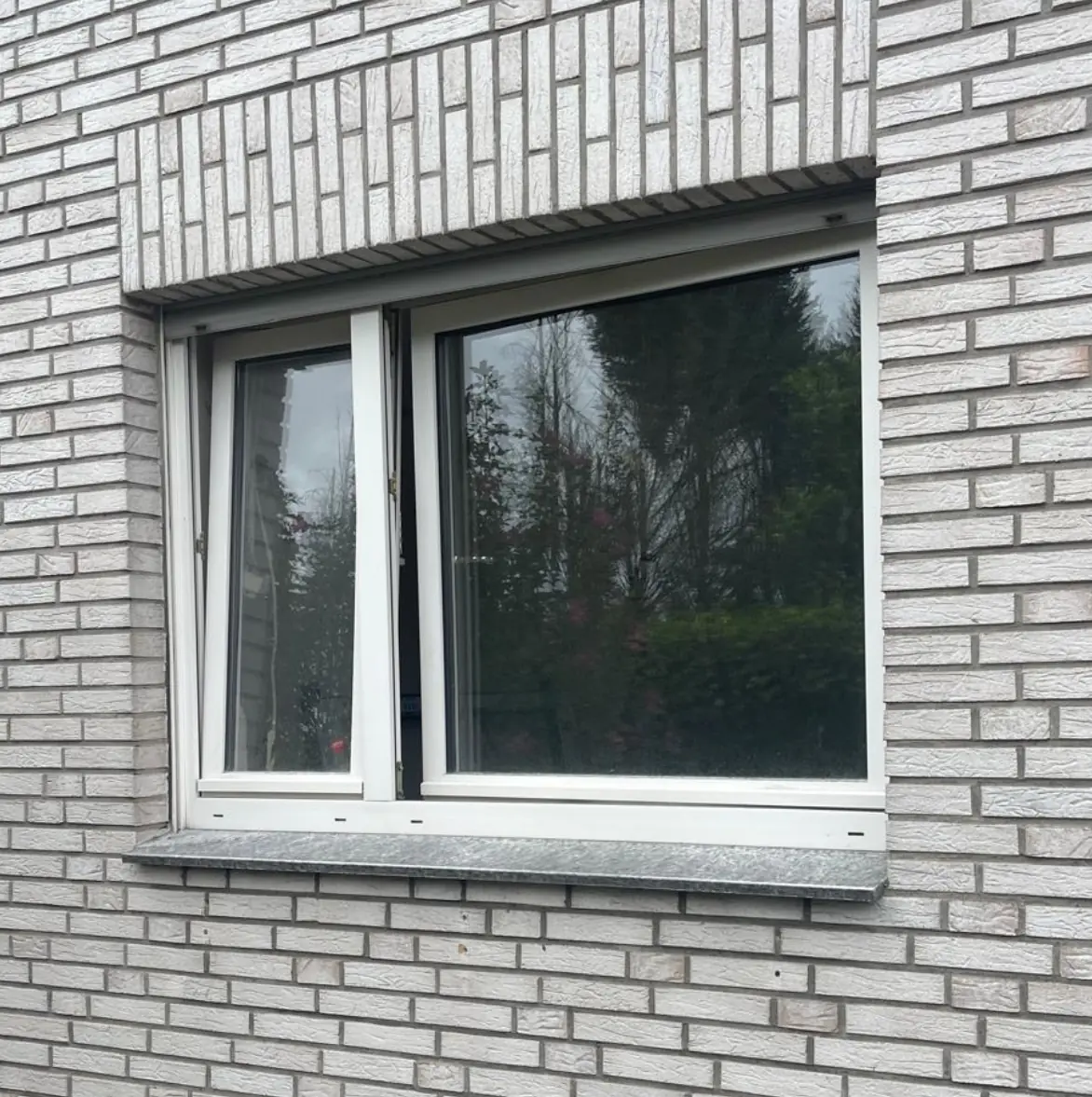 Altes Fenster in weiß