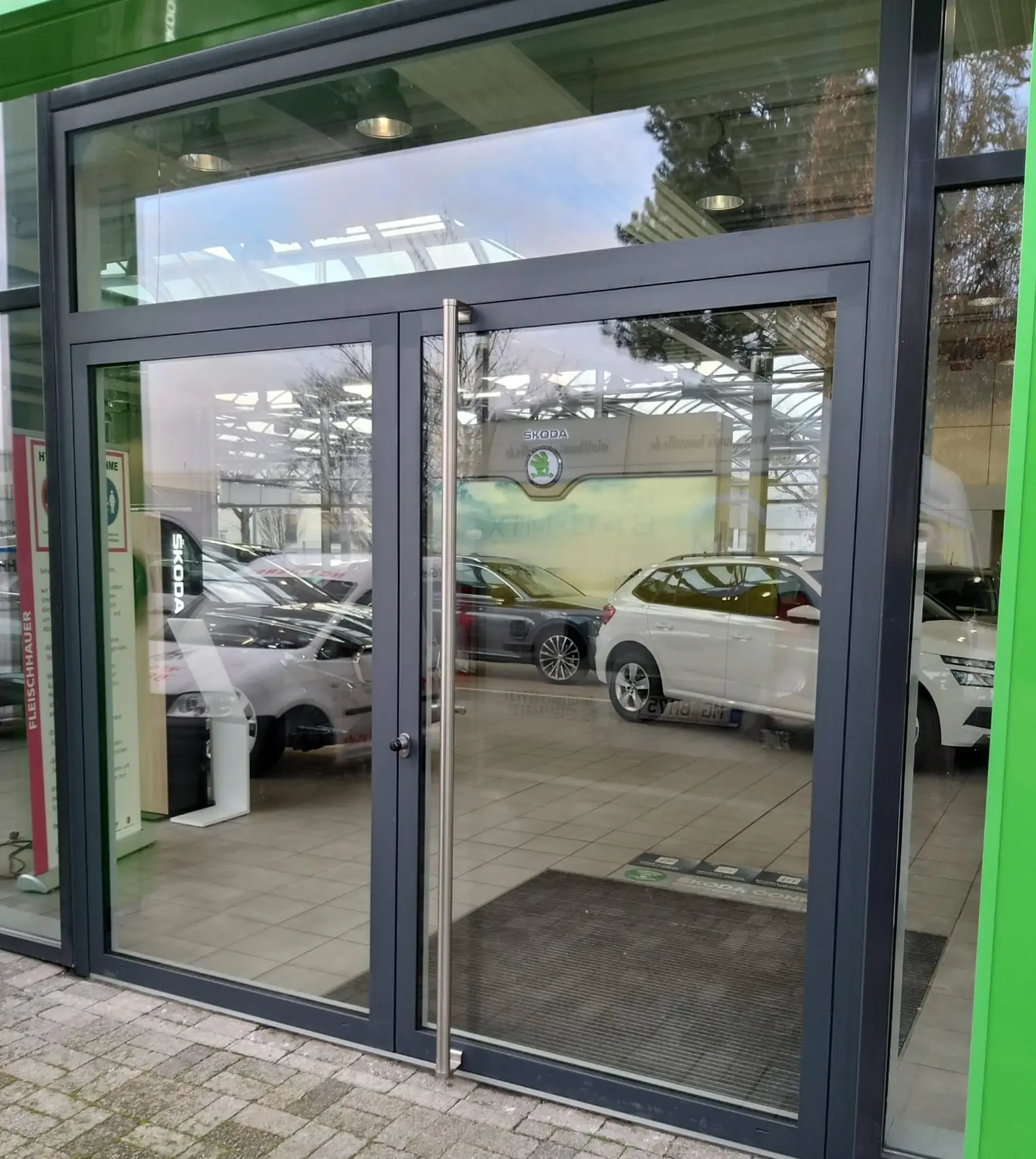 Aluminium Tuere groß mit Glas für Autohaus
