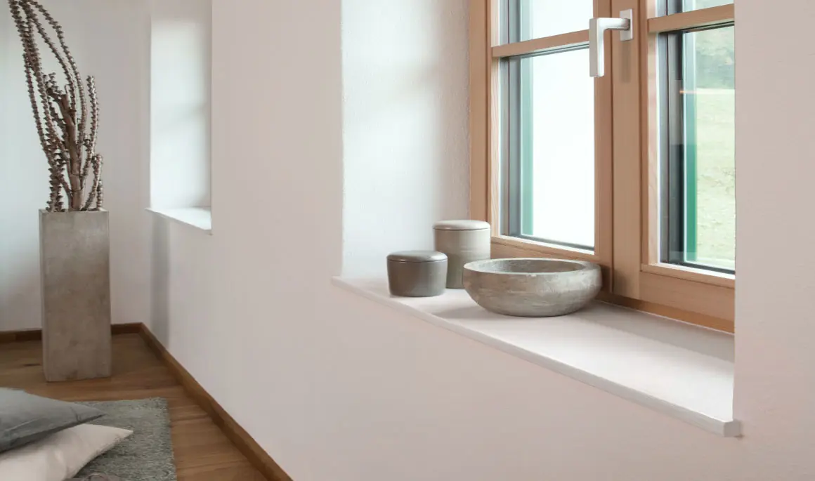 Beispiel einer weißen Innenfensterbank in modernem Design