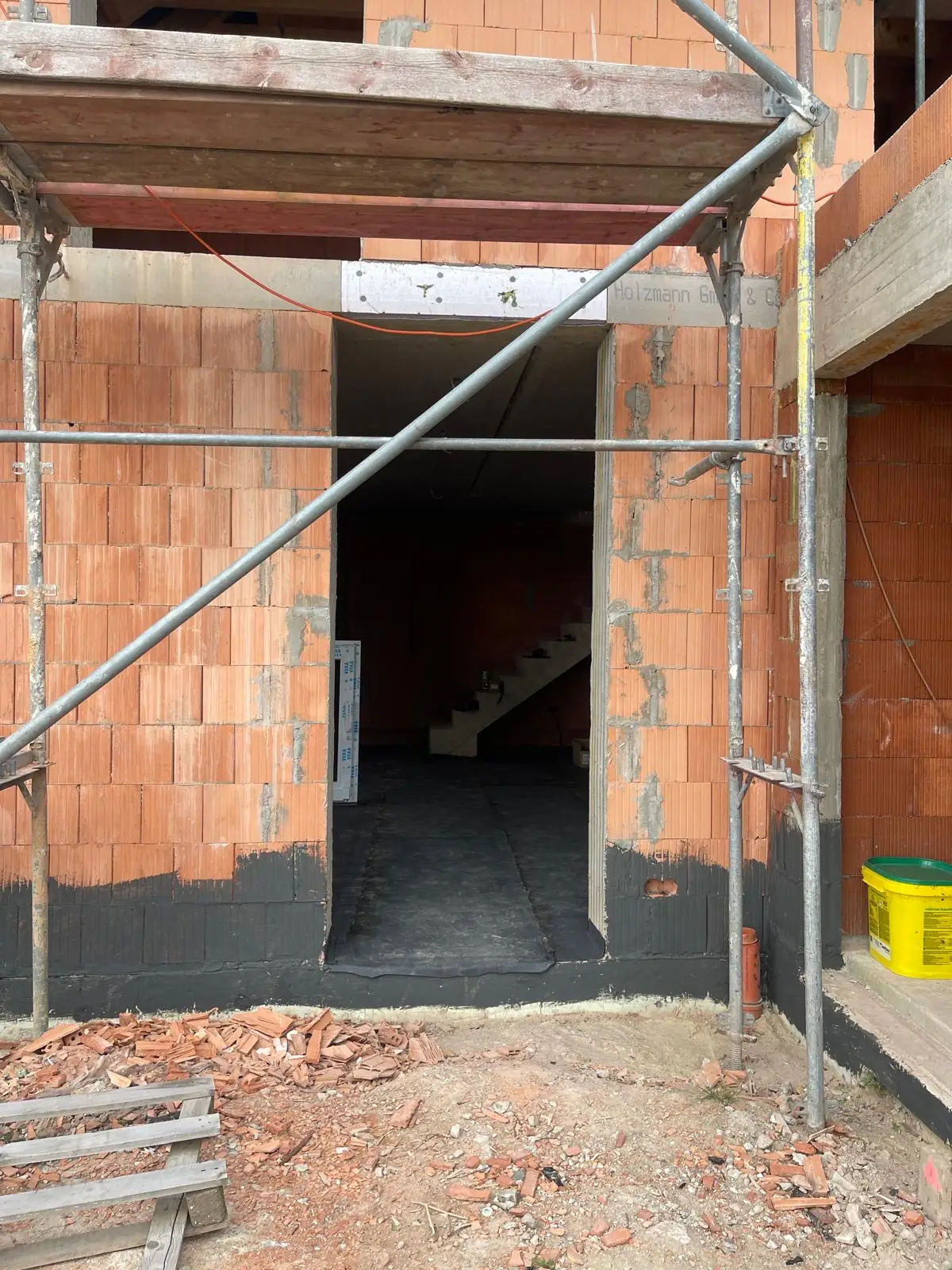 Neubau Rohbau Tuereneinbau vorher