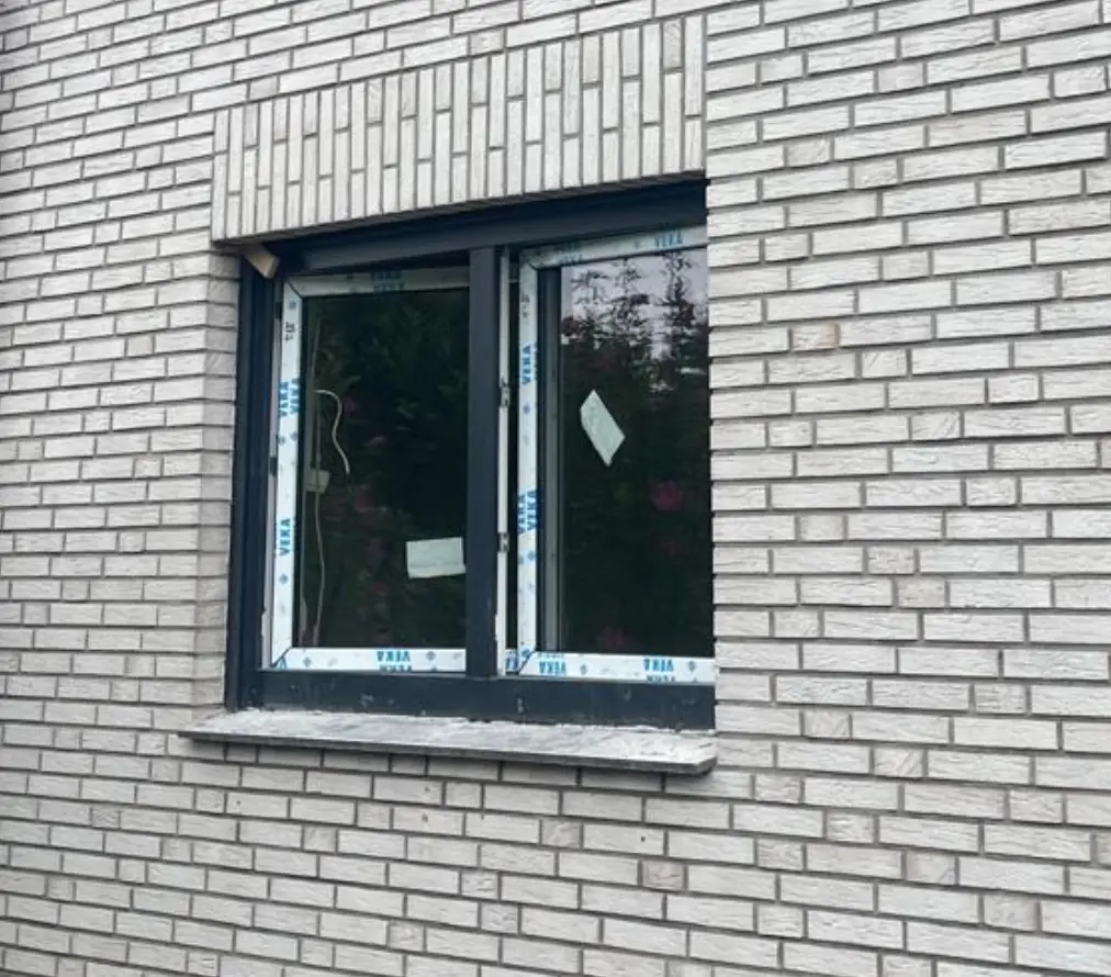 Neues Fenster in schwarz anthrazit fertige Montage